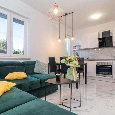 Three Waves Apartment New بولا المظهر الخارجي الصورة
