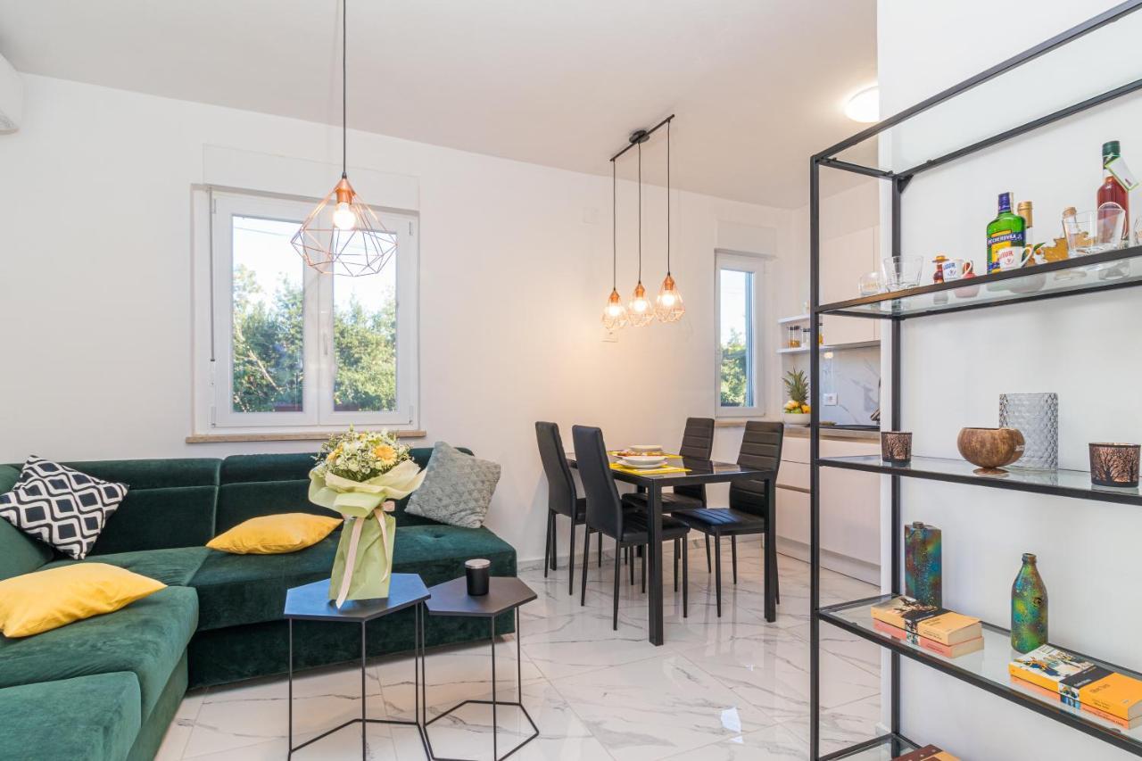 Three Waves Apartment New بولا المظهر الخارجي الصورة