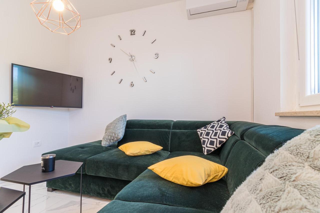 Three Waves Apartment New بولا المظهر الخارجي الصورة