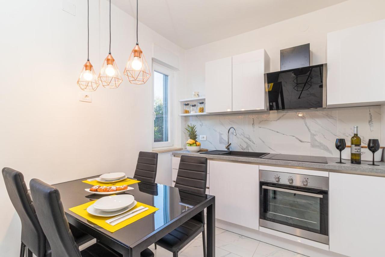 Three Waves Apartment New بولا المظهر الخارجي الصورة