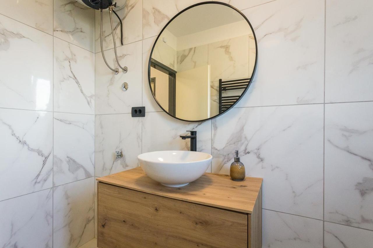 Three Waves Apartment New بولا المظهر الخارجي الصورة